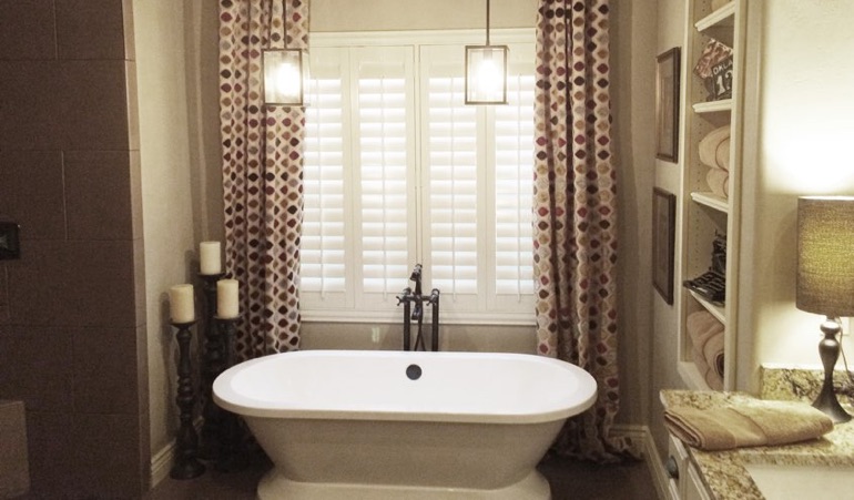 Polywood Shutters in Las Vegas Bathroom